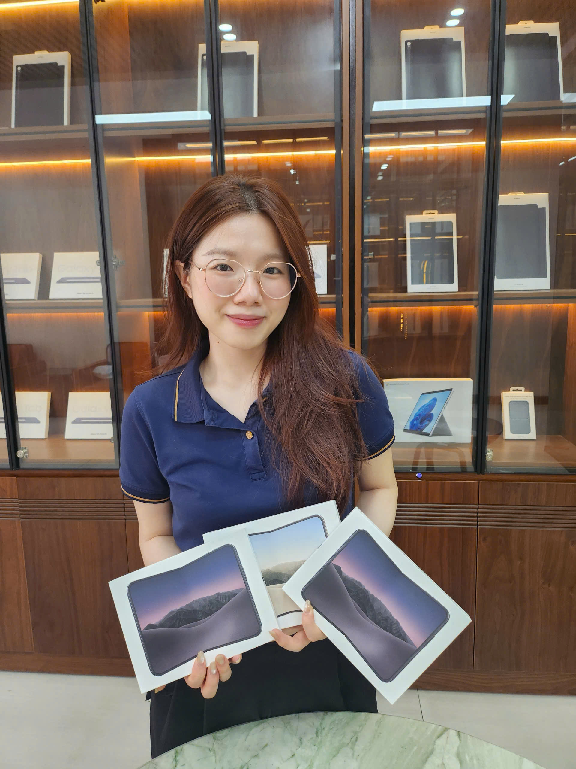 Nam Á Store bàn giao iPhone Duo cho khách VIP, tiếp tục nhận order