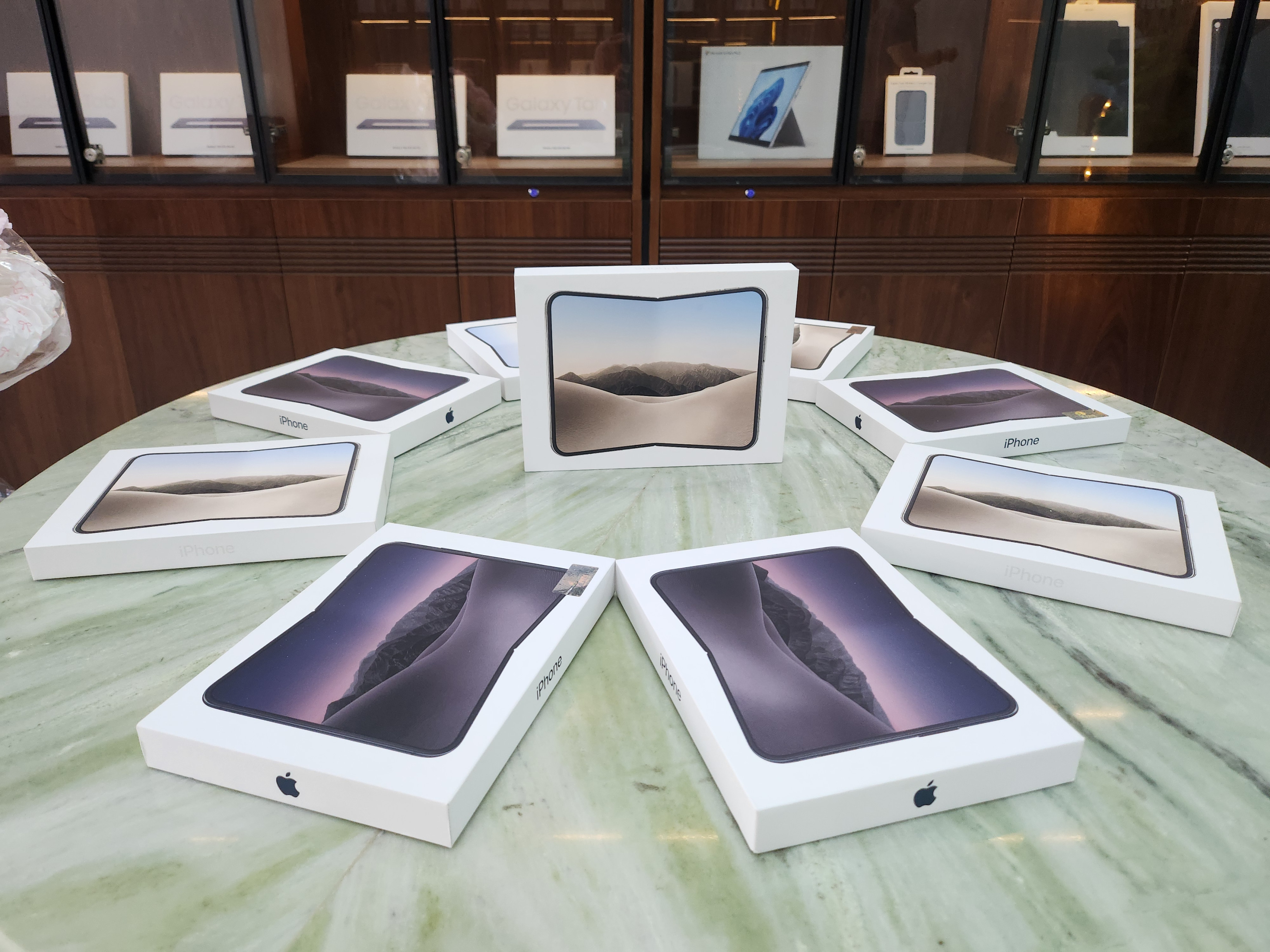 Nam Á Store bàn giao iPhone Duo cho khách VIP, tiếp tục nhận order
