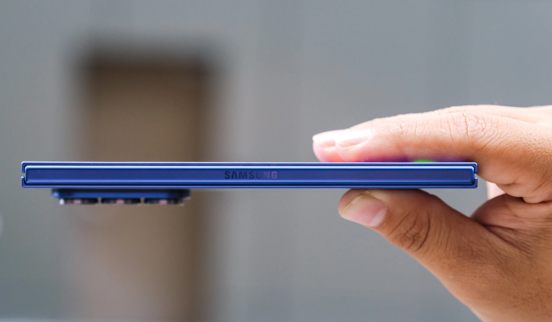 Samsung Galaxy Z Fold7 – Kỷ nguyên mới của điện thoại gập AI mỏng nhẹ
