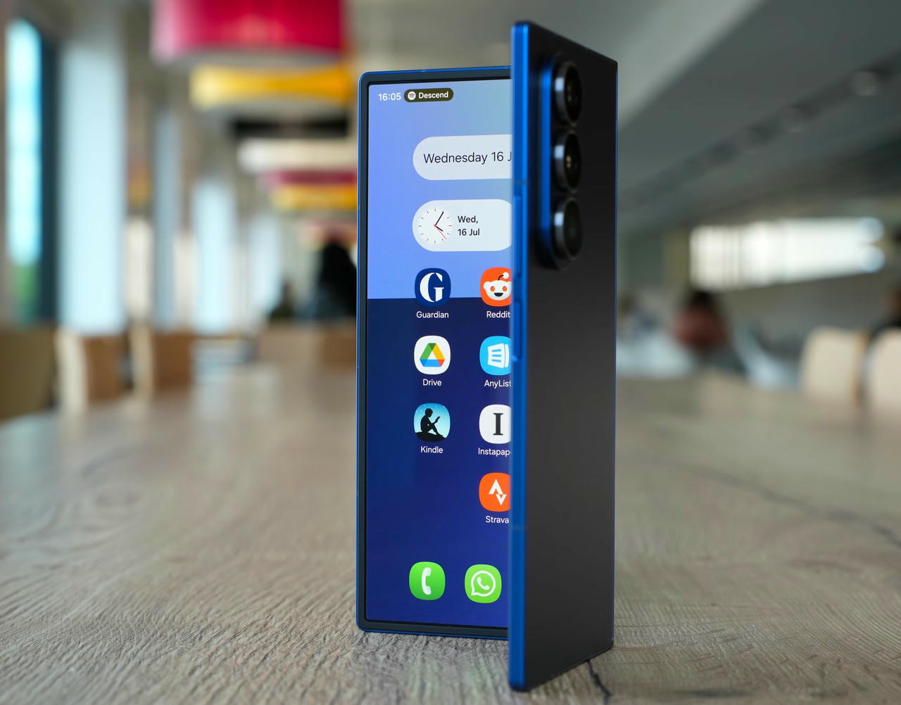 Samsung Galaxy Z Fold7 – Kỷ nguyên mới của điện thoại gập AI mỏng nhẹ
