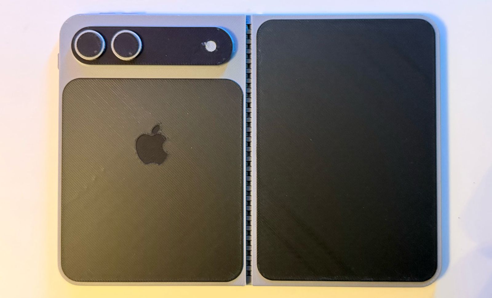 iPhone Fold lộ diện qua mô hình 3D: Hé lộ kích thước iPhone gập đầu tiên của Apple