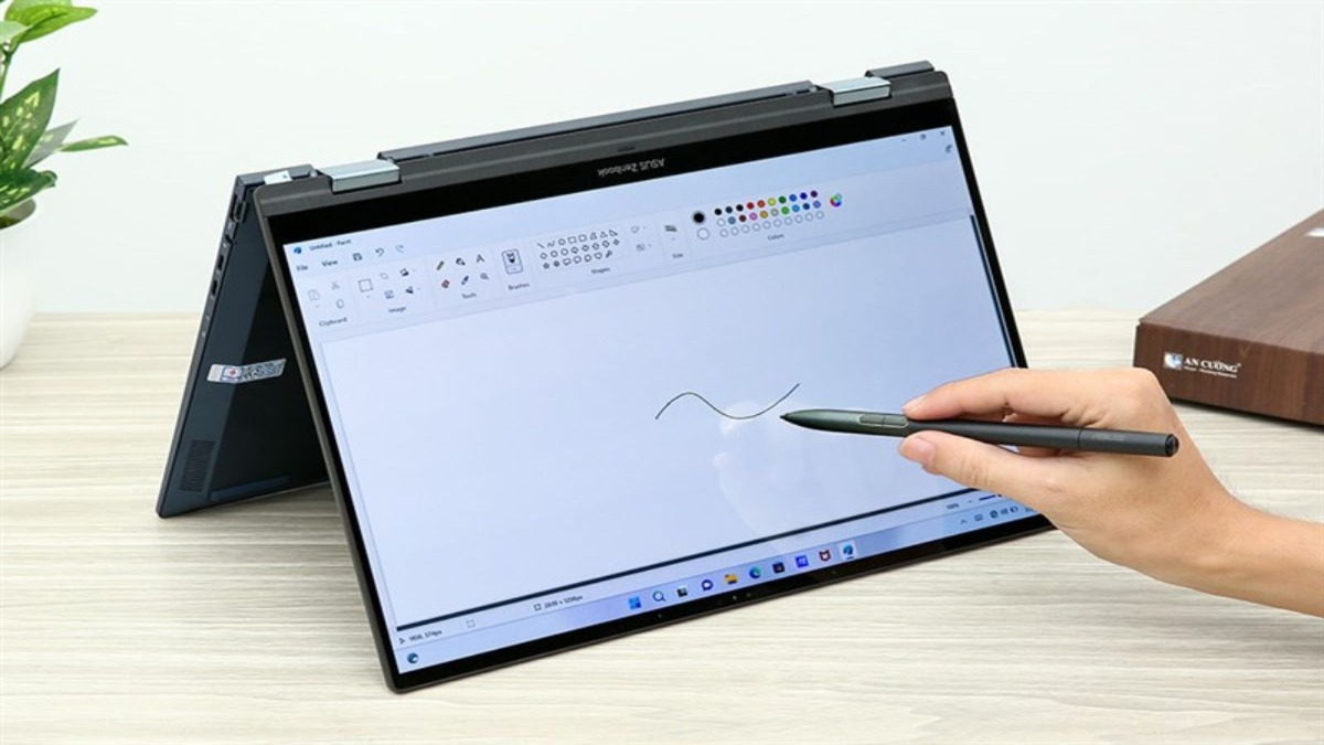 laptop-co-but-cam-ung-2025