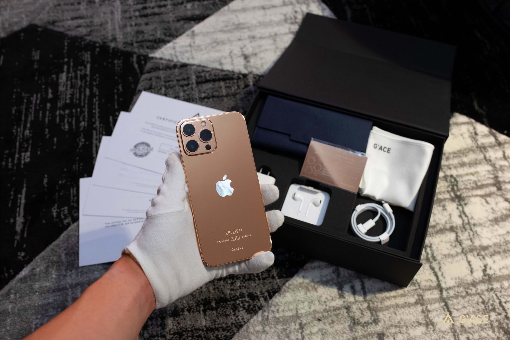 Cận cảnh chiếc iPhone 13 Pro Max mạ vàng đầu tiên tại Việt Nam!